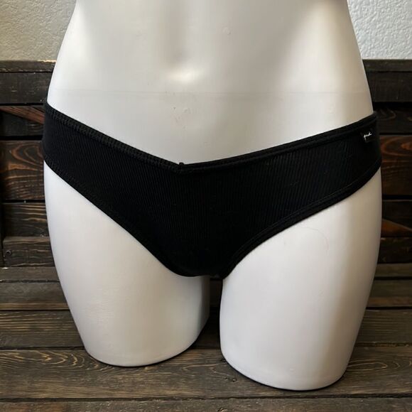 Pink Victoria’s Secret Lot  3 Bundle lot Ex Low rise, Thong, bikini ribbed Med - Picture 7 of 16